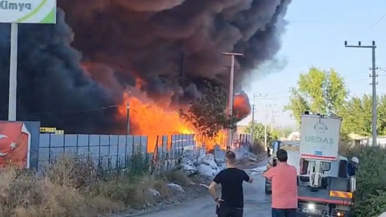 Bursa’da plastik fabrikasında yangın çıktı!