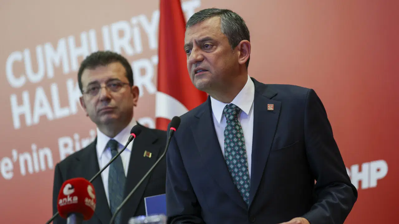 Özgür Özel’den muhalif kanallara ceza yağdıran RTÜK’e tepki… ’30 Haziran’ vurgusu yaptı: ‘Kendi içimizdeki tartışmaları amaçlıyorlar’