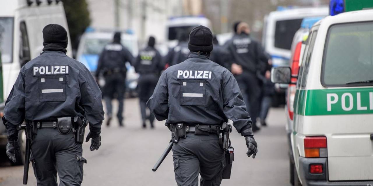 Almanya’da binlerce Türk hakkında yakalama kararı