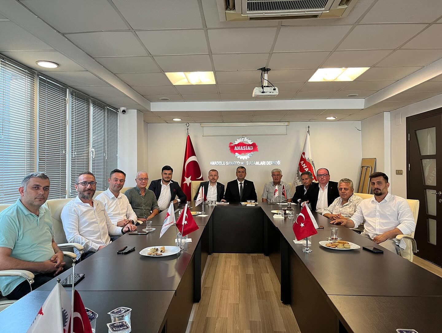 Nilüfer Kaymakamı Murat Süzen ANASİAD’da Ağırlandı