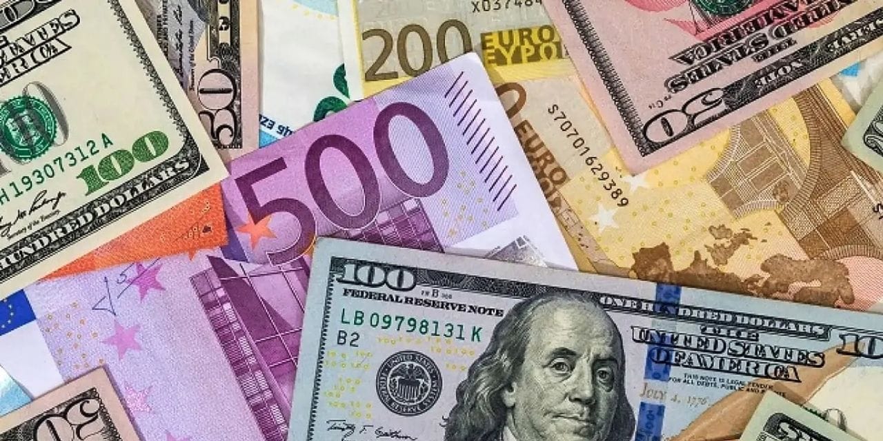 Dolar yükseliyor, euro düşüyor!