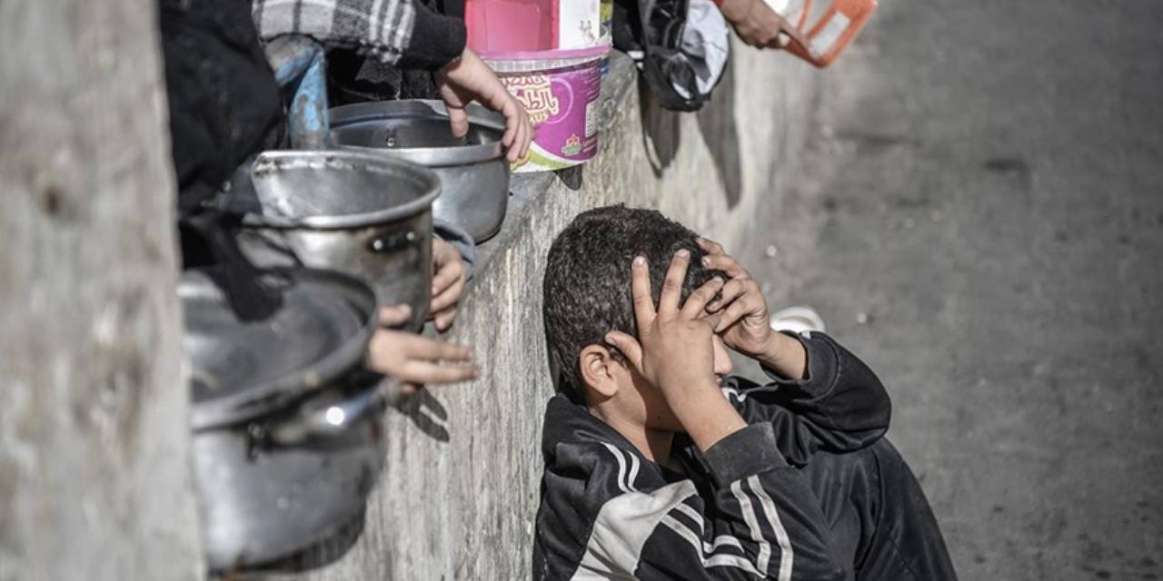 Gazze’de ‘açlık’ bir çocuğun daha canını aldı