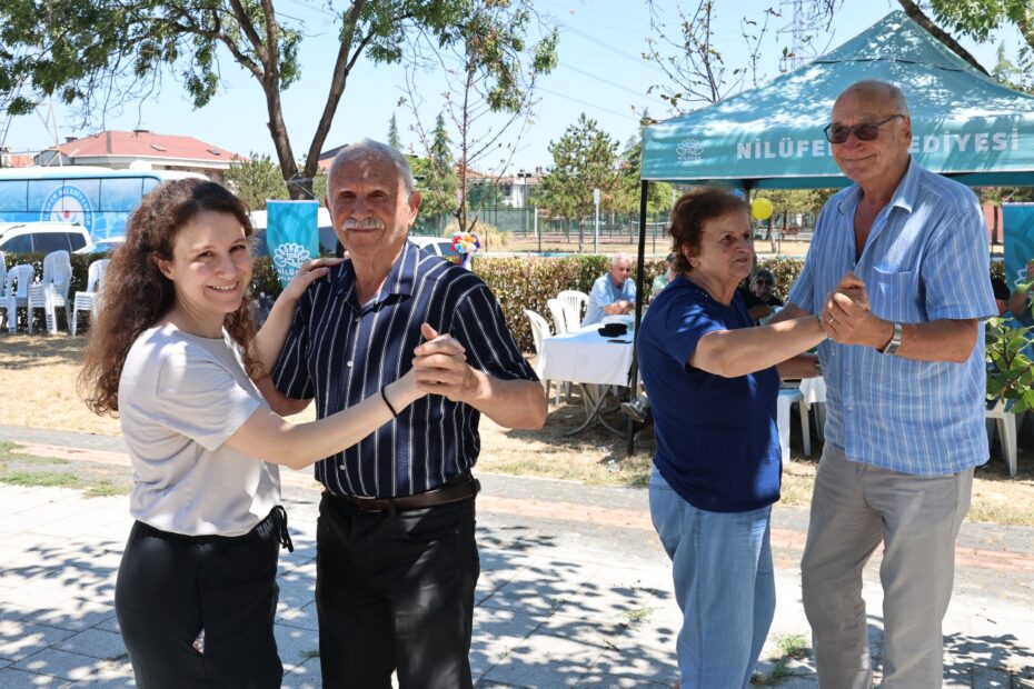 Huzurevi sakinlerinin piknik keyfi