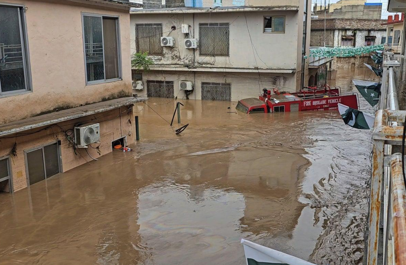 Pakistan’da sel felaket getirdi: 330 ölü