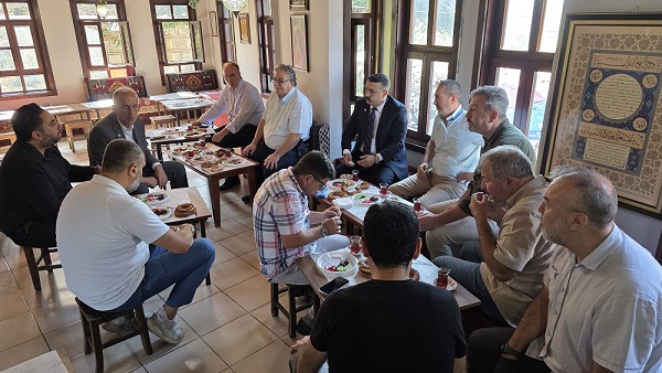 Selçuk Türkoğlu: “Çarşılar Can Çekişiyor, Şehri Yönetenler Lüks Araçlarda Geziyor!”