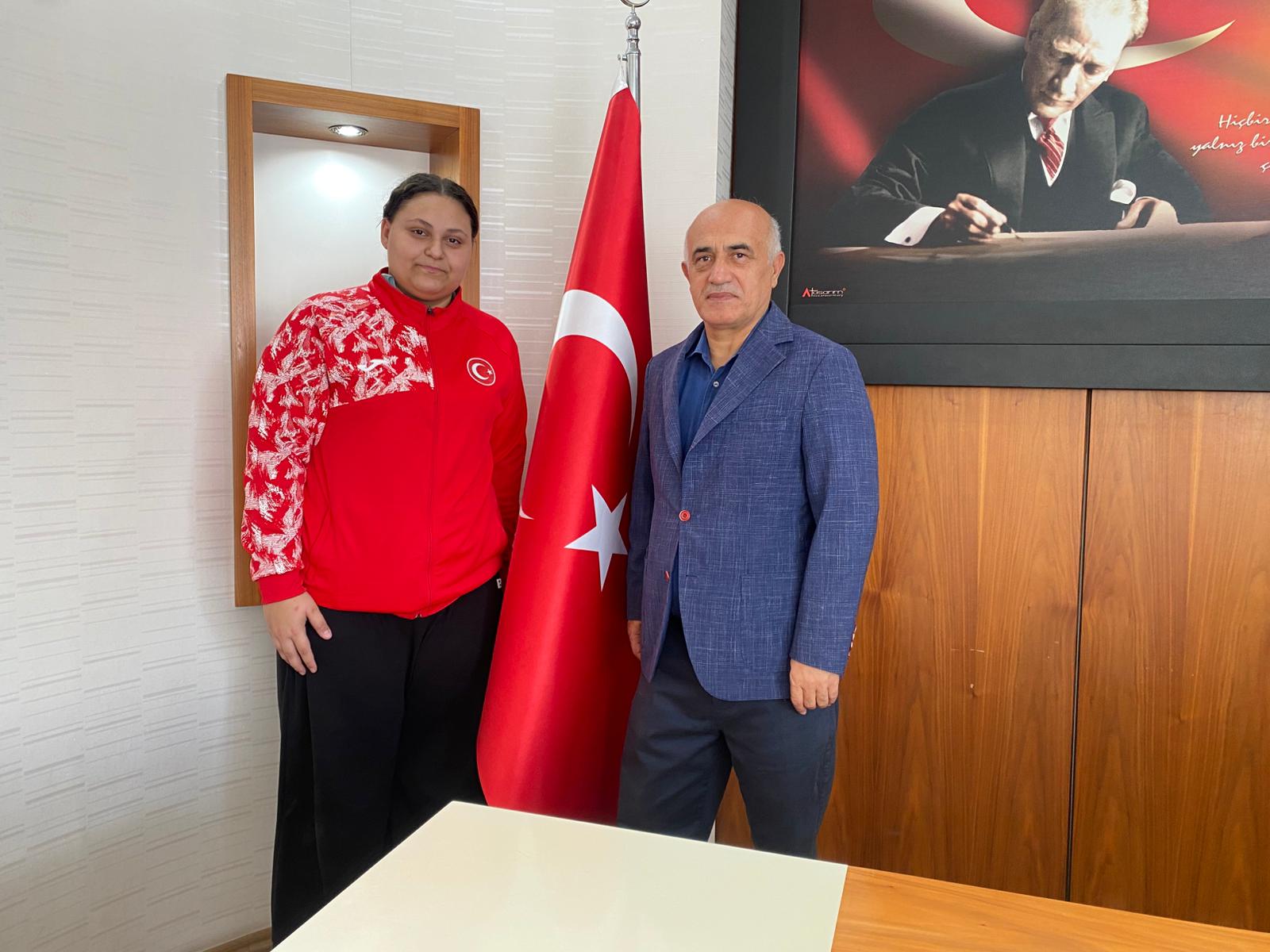 Kaymakam Osman Aslan Canbaba’dan Dünya İkincisi Duru Erinç’e Tebrik ve Destek Sözü