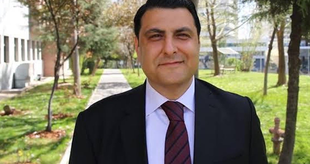 AK Parti’ye geçen başkan, CHP’li temsilciyi görevden aldı