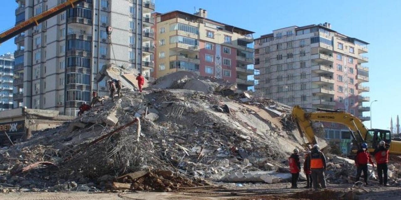 Depremde 49 kişiye mezar olan Emre Apartmanı davasında şok rapor
