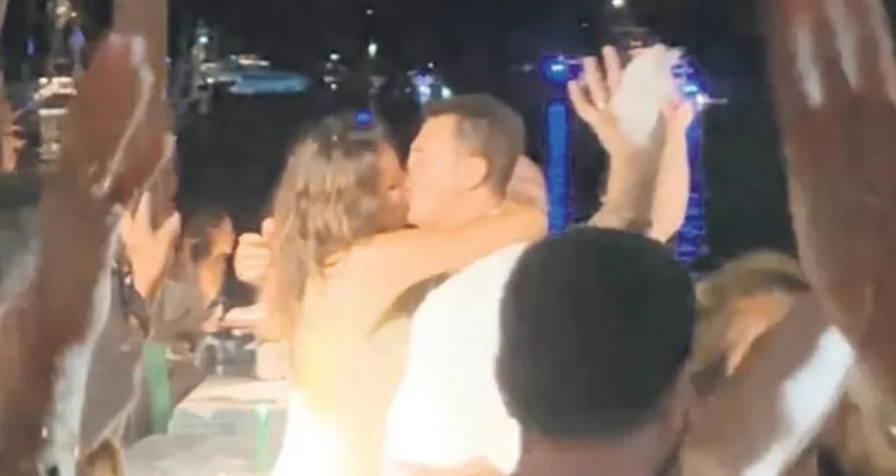 Fikret Orman ve Güzide Duran dudak dudağa görüntülendi