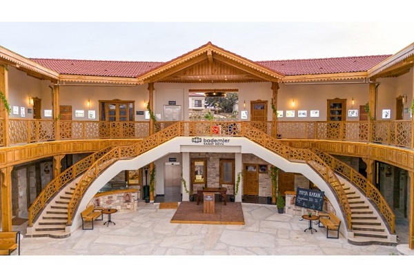 Uluumay Vakfı ile Bademler Sanat Köyü Arasında Anlamlı İş Birliği: Dostluk Nesiller Boyu Yaşatılıyor