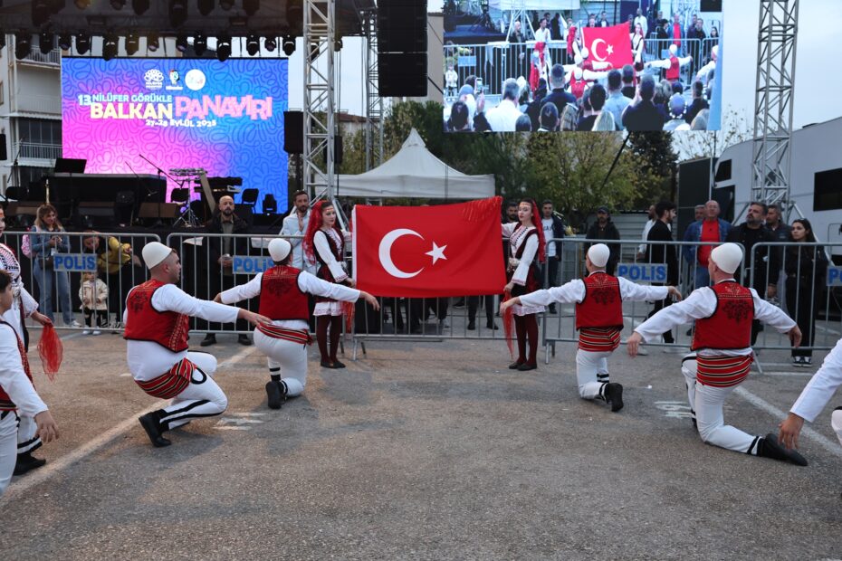 Nilüfer’de Balkan Panayırı ortak şarkıya dönüştü