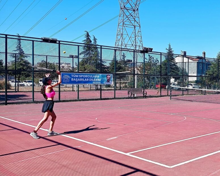 Nilüfer’in Raket Sporları Turnuvası’nda şampiyonlar ödüllendirildi