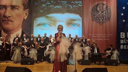 Bursa’da “Sonbahara Merhaba”: Kırmasti Türk Müziği Topluluğu, Zeyniler Köyü’nde Dostluk Sofrasında Buluştu