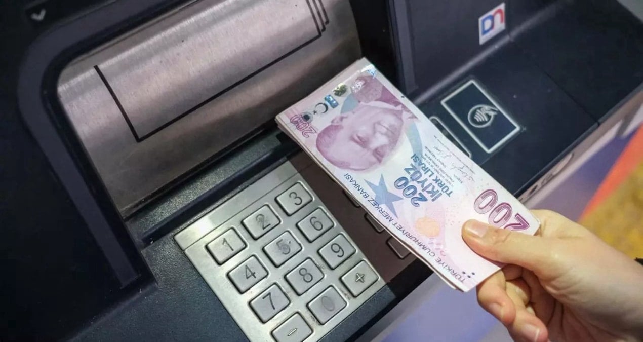 Yaşlı ve engelli aylıkları hesaplara yatırılmaya başlandı