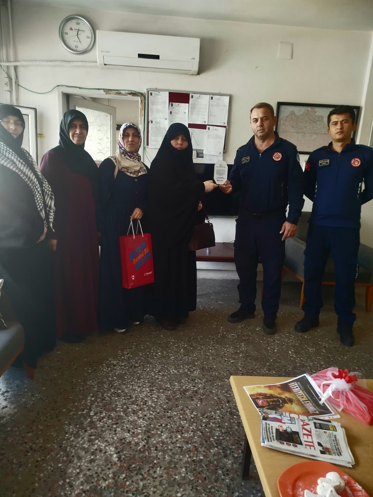 Saadet Partisi Kadın Kollarından 17 İlçede Anlamlı Ziyaret:   İtfaiye Haftası’nda Kahramanlara Teşekkür