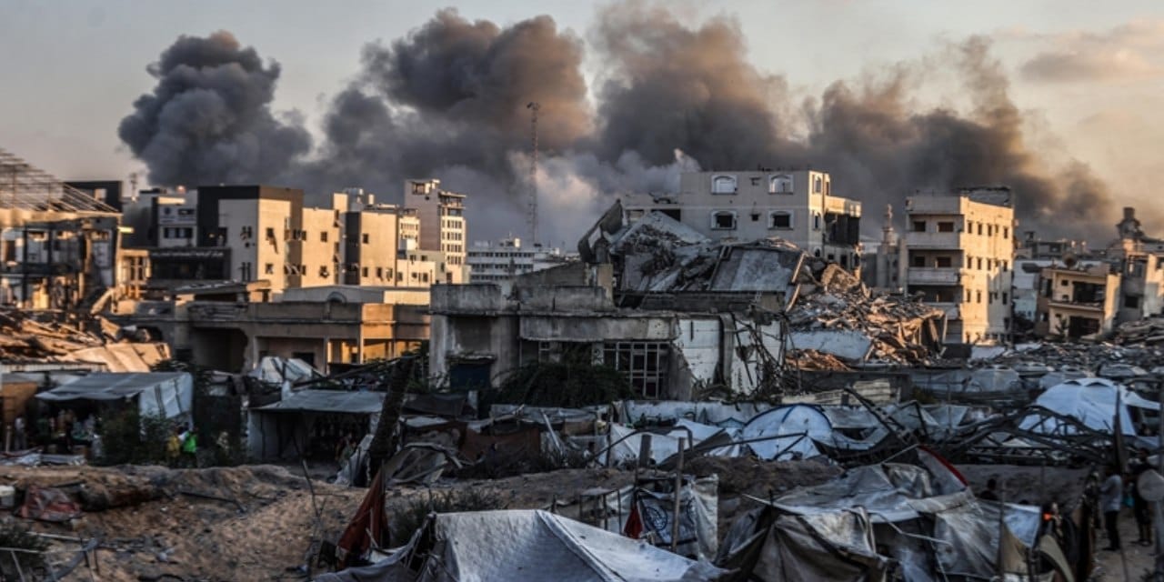 Gazze’ye dönen Filistinliler evlerinin yerinde enkaz buluyor