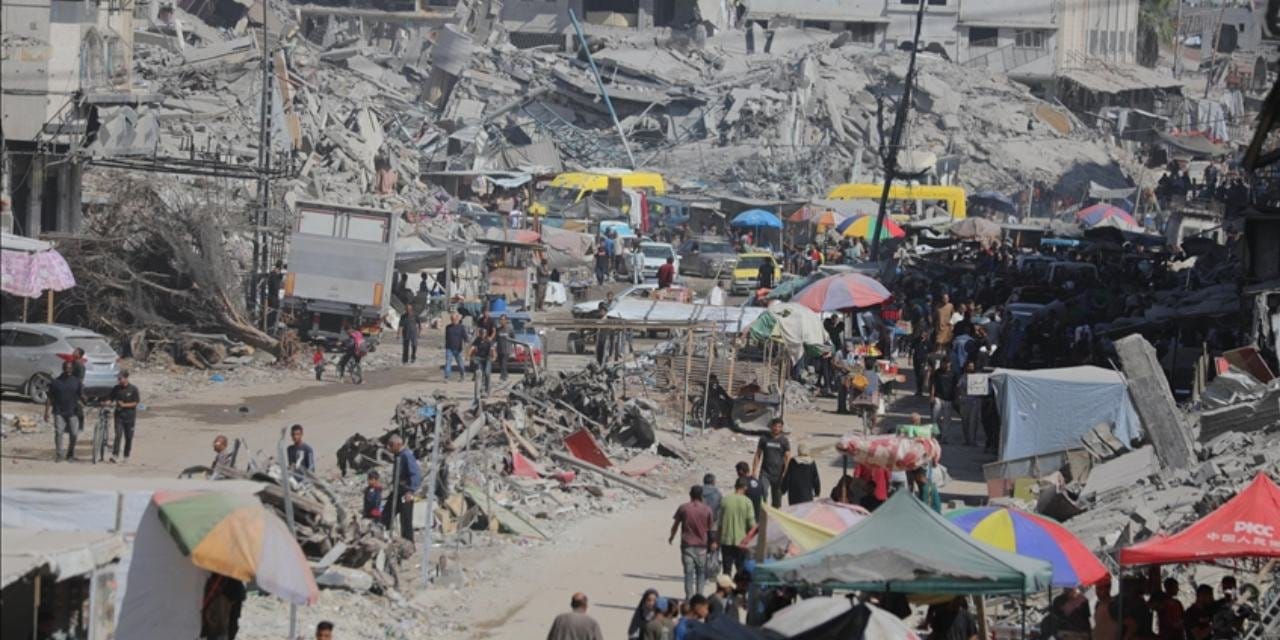 İsrail Gazze’de sivil aracı vurdu: 4 yaralı