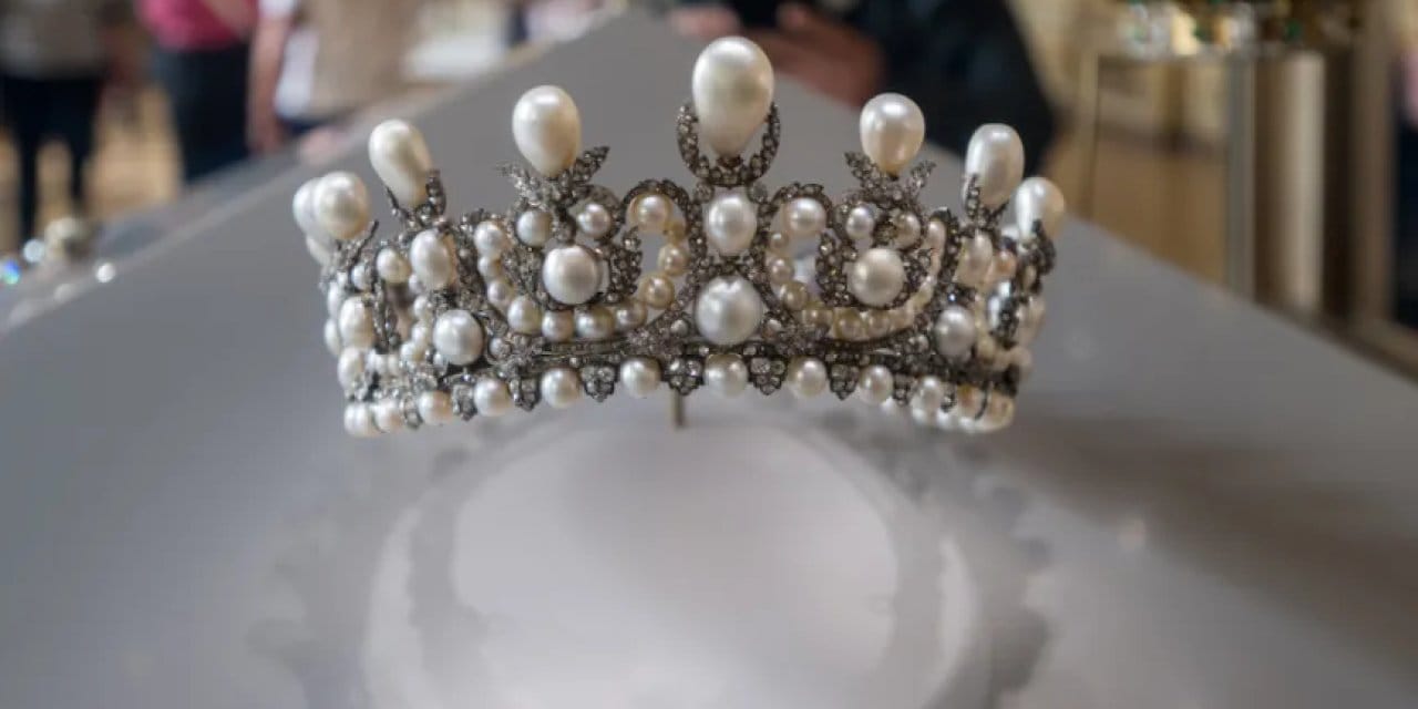 Louvre Müzesi çalınan mücevherlerin sigortalı olmadığını kabul etti