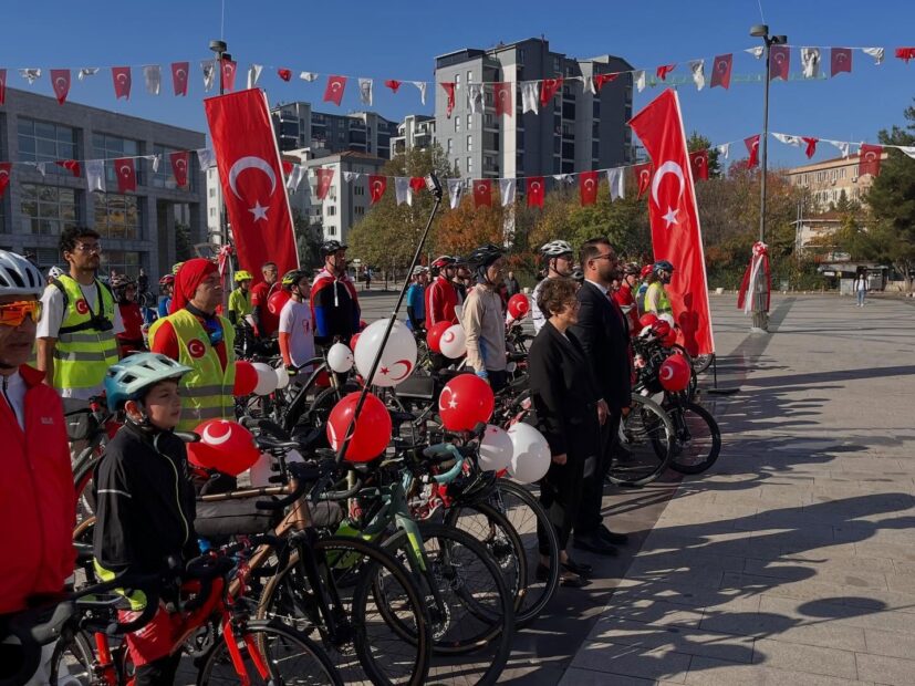 Nilüfer’de Cumhuriyet coşkusu pedallarla sokaklara taşındı