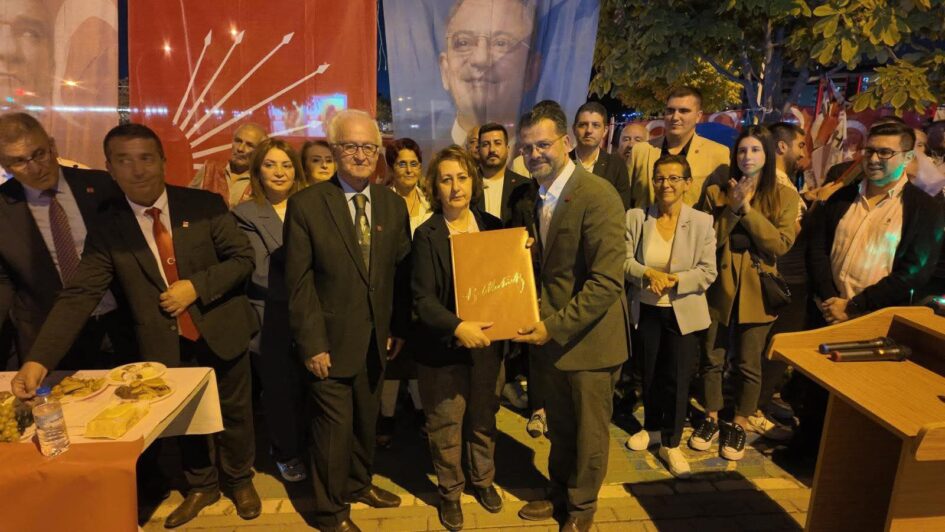 Özgür Şahin Mazbatasını Aldı