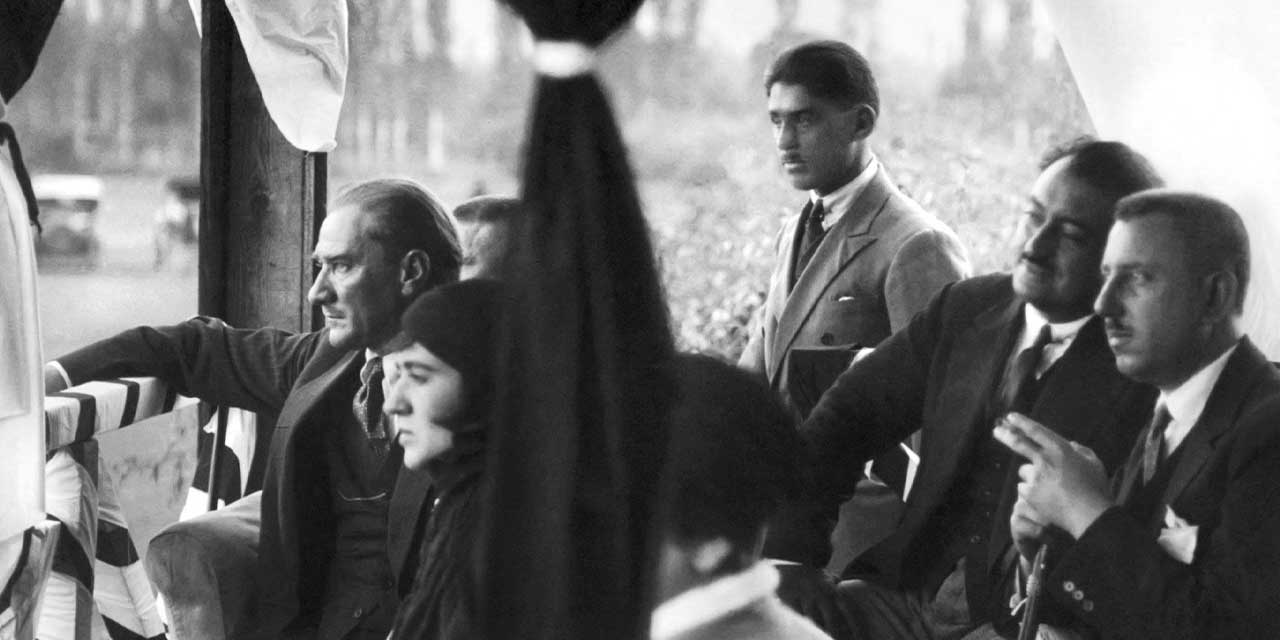 Atatürk hangi takımı istedi: İşte tribünden izlediği maç