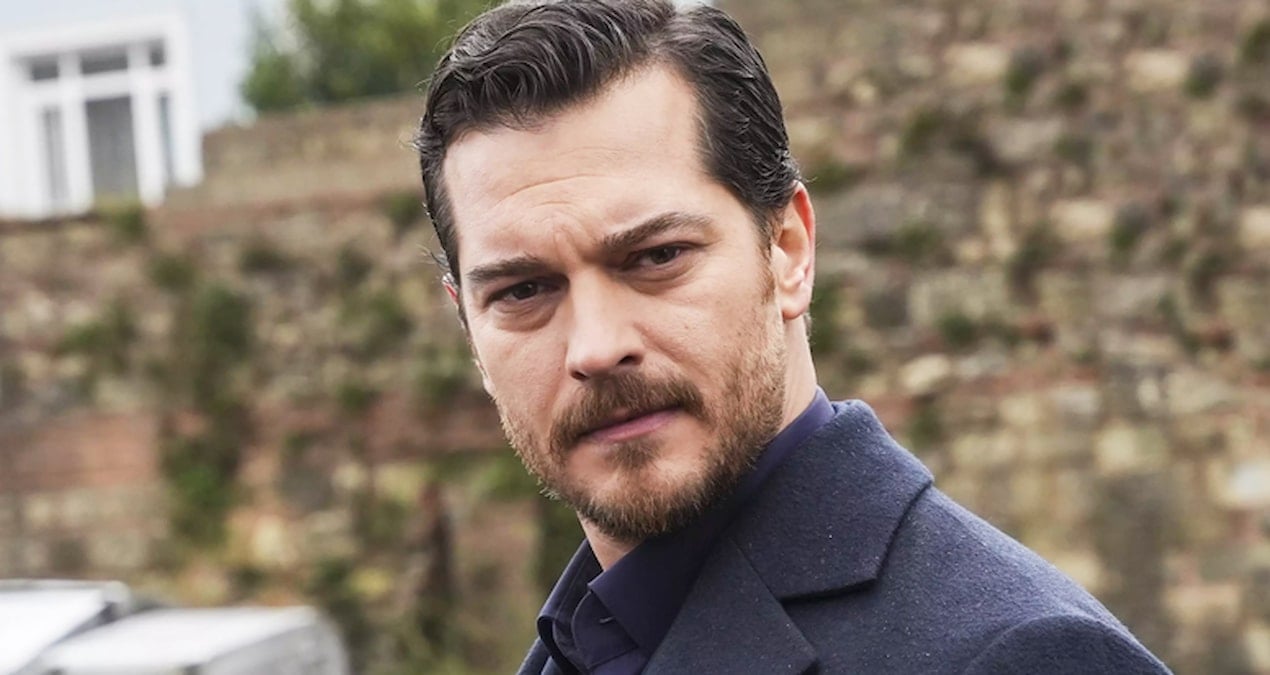 Çağatay Ulusoy’u sette kardeşi ziyaret etti