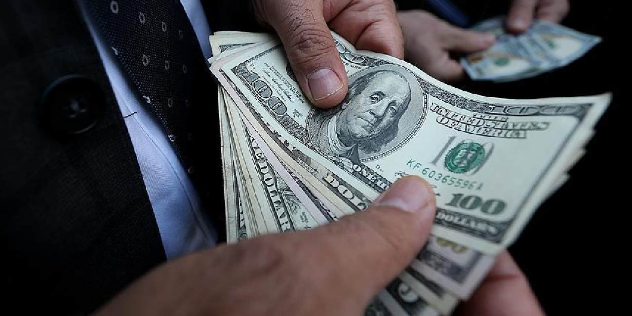 Dolar rekor tazeledi