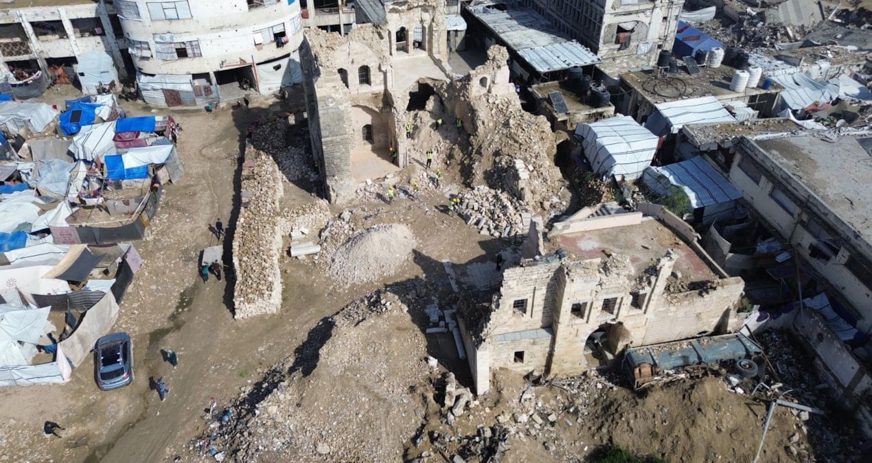 İsrail Gazze’de 760 yıllık tarihi sarayı yıktı!