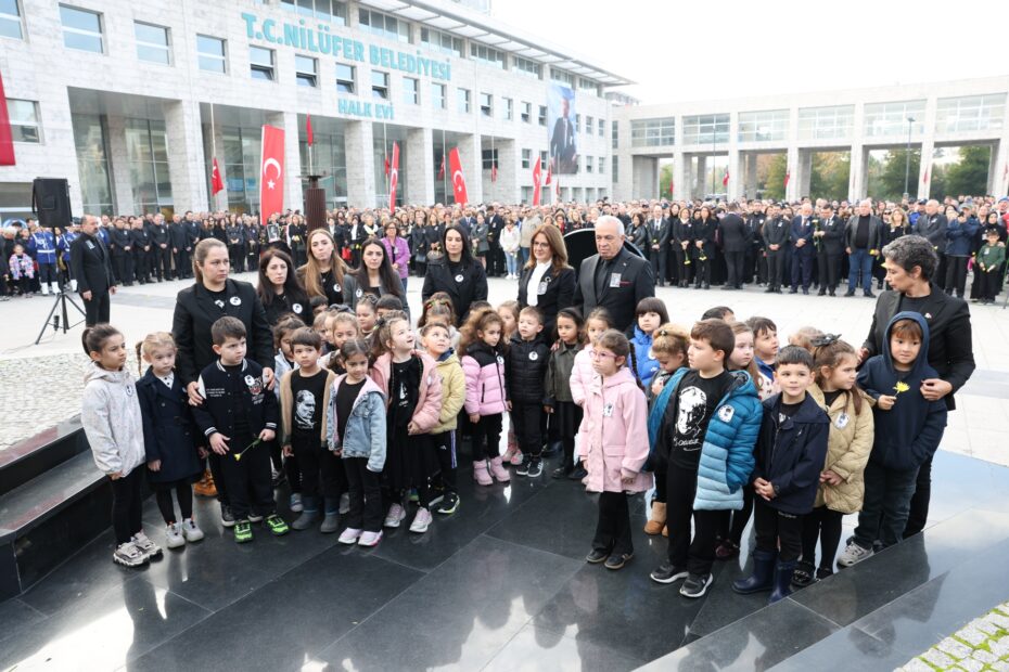 Nilüfer, Ata’sını Cumhuriyet Meydanı’nda andı