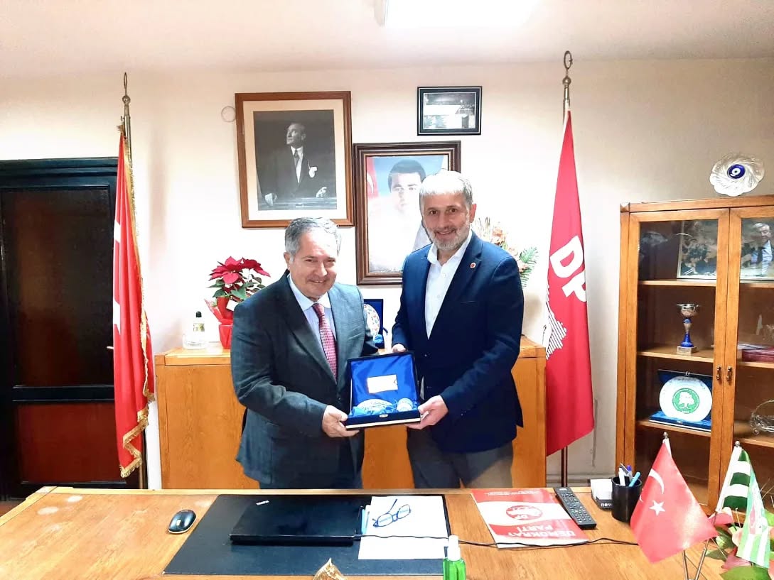 “Bu Ülke Birilerinin Oyuncağı Değil!”