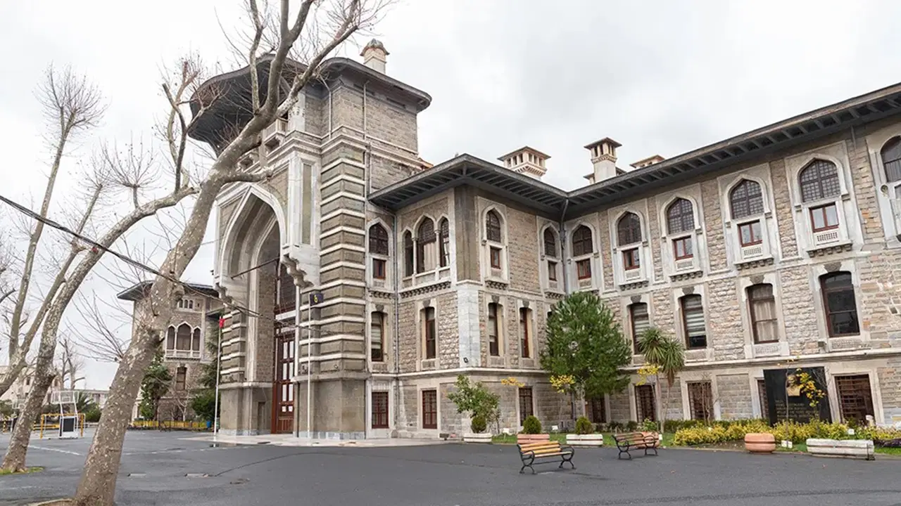 İstanbul Erkek Lisesi’nde neler oluyor? Argümanlar ‘pes’ dedirtti: Erkek öğrencilerden 507 unsurluk ‘taciz listesi’