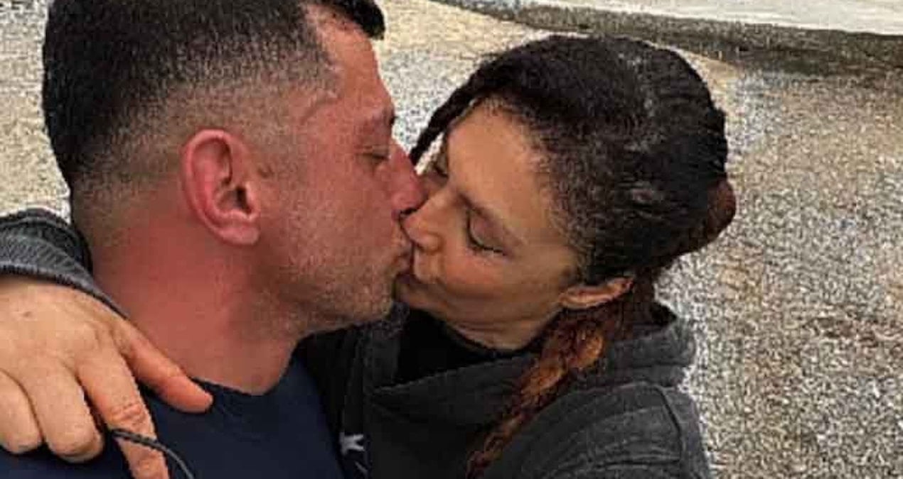 Tuğba Ekinci yeni aşkıyla dudak dudağa poz verdi