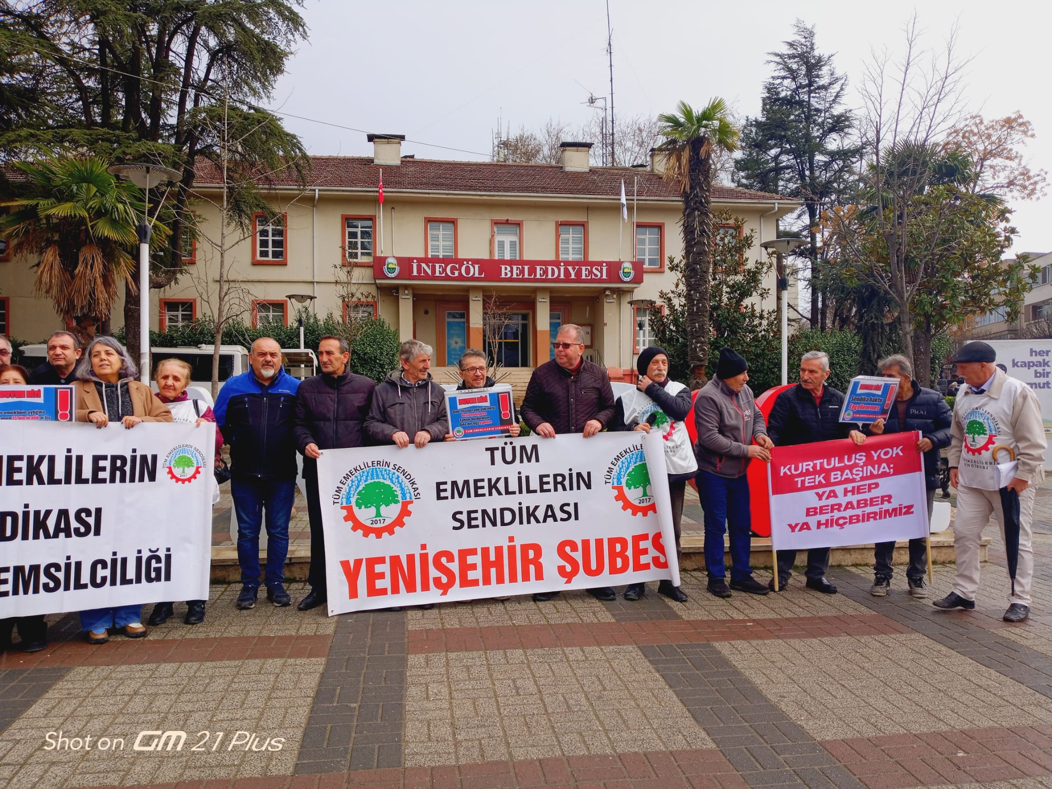 İnegöl’de Emeklilerden Türkiye’ye Haykırış!