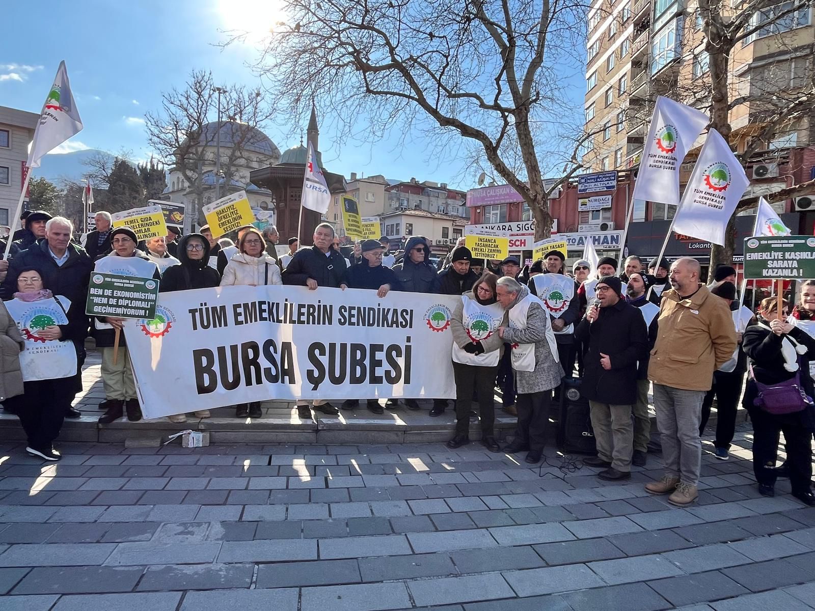 “Bıçak Kemikte, Geçinemiyoruz!”