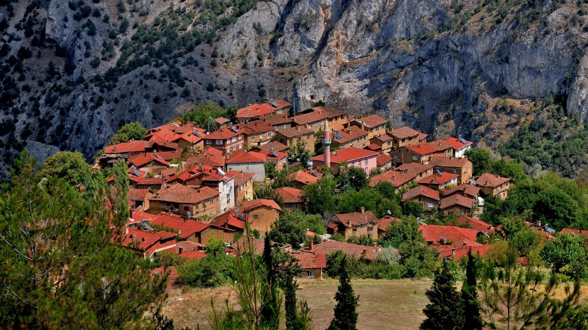 Keles’te Gölet Projesi Tartışması Büyüyor: “Sulama mı, Sanayi Baskısı mı?”