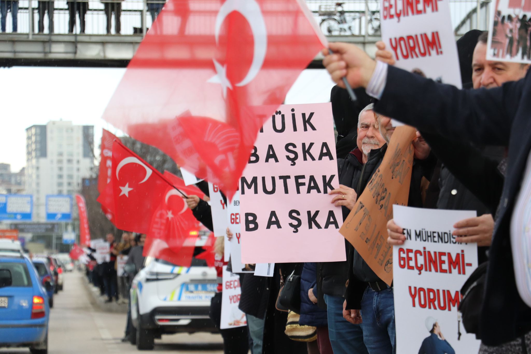 Yollar Susturulamadı, Korna Susturulamadı: “GEÇİNEMİYORUZ!”