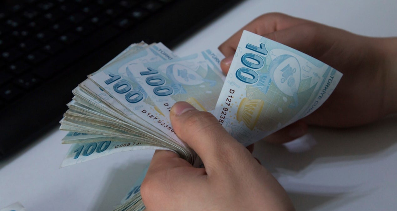 Bankaya 2 milyon TL yatıran her ay memur maaşı alıyor