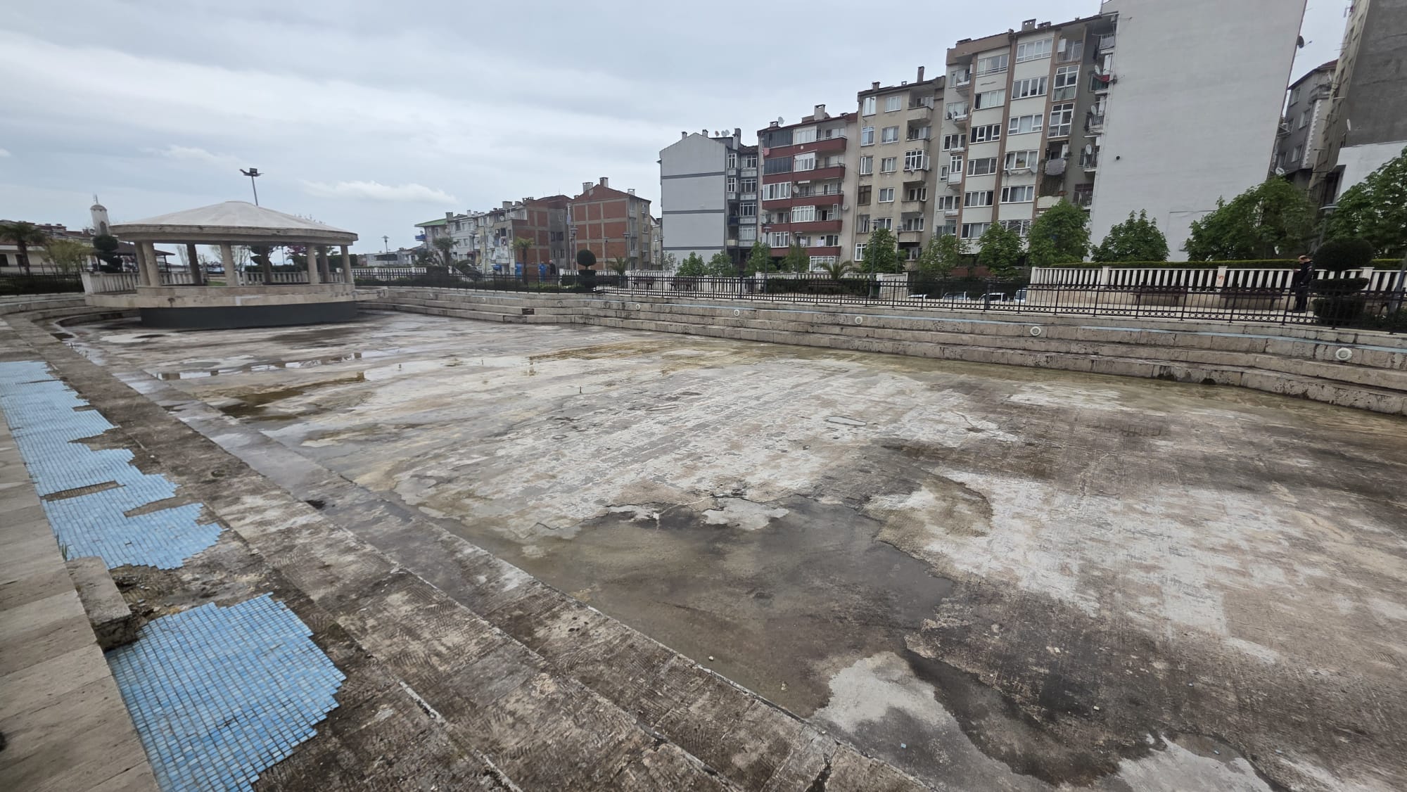 Beton Vadisini Kova Kova Suladılar!