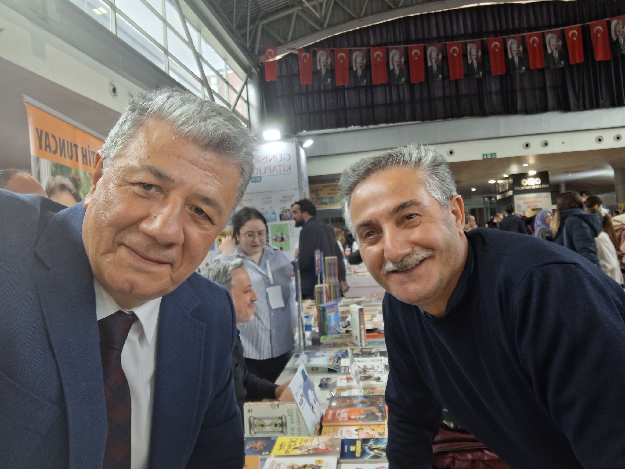 Atilla Güney ve Mustafa Balbay Bursa TÜYAP Kitap Fuarı’nda Bir Araya Geldi