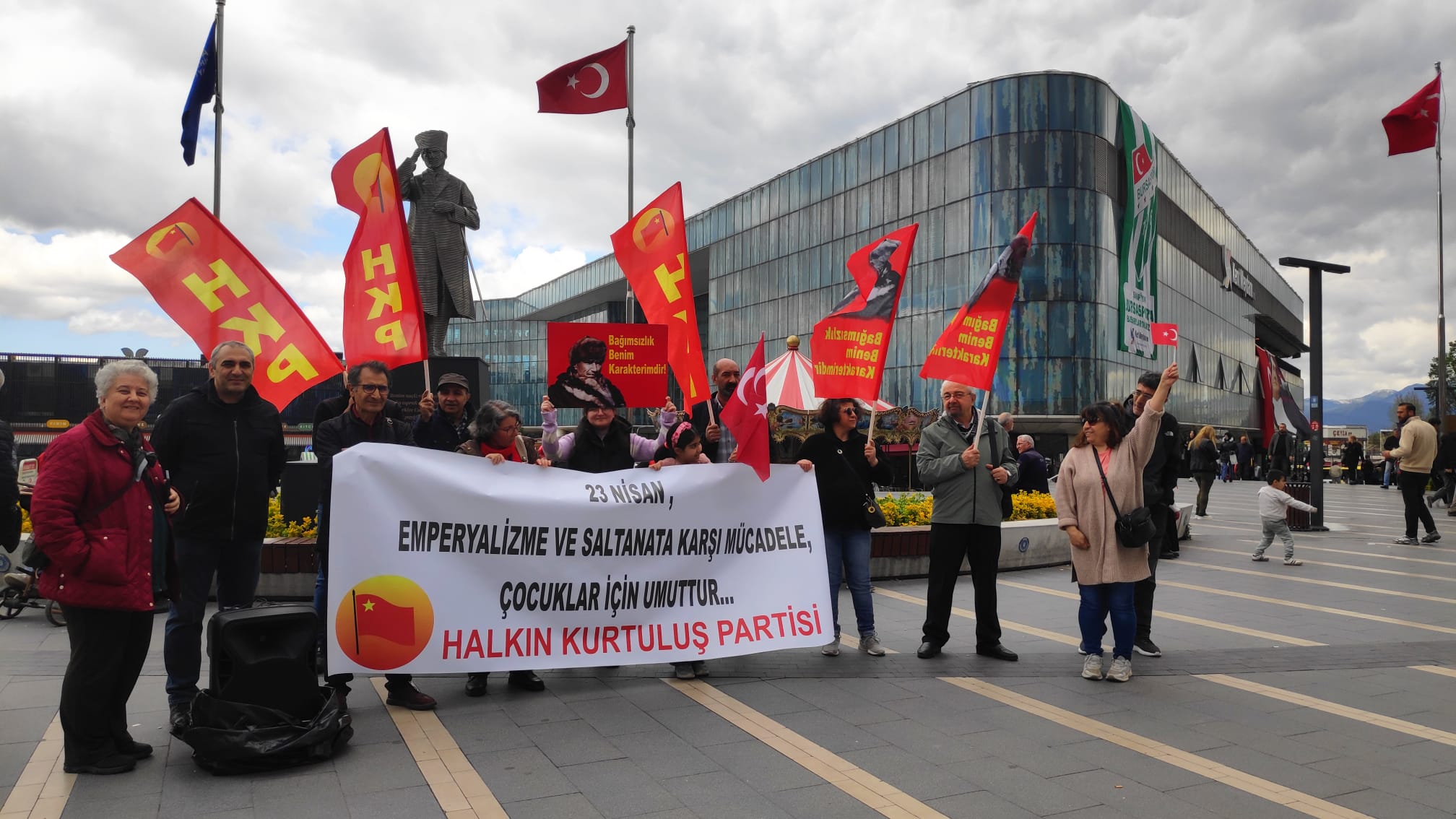 Çocuklar Öldürülmesin, Şeker de Yiyebilsinler!