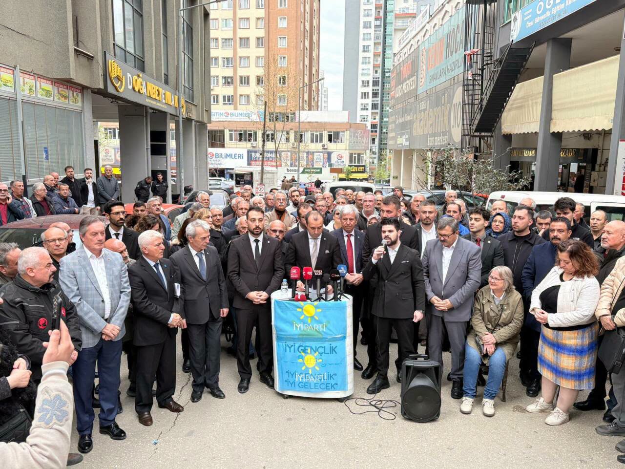 İYİ Parti Bursa’da Deprem: İlçe Başkanları Bir Bir Gitti, Teşkilat Karıştı