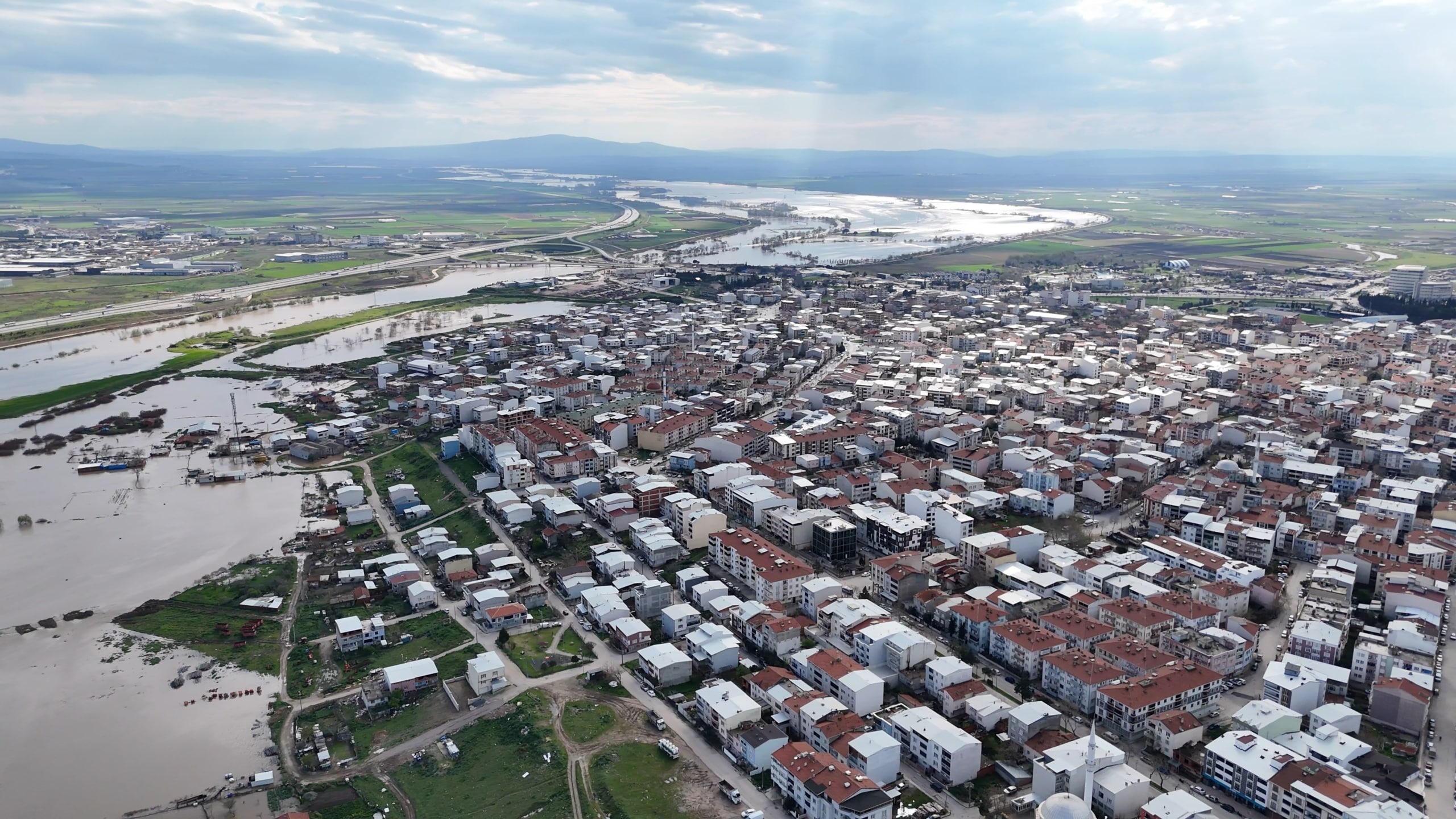 Karacabey Sular Altında! Siyasiler Sefada!