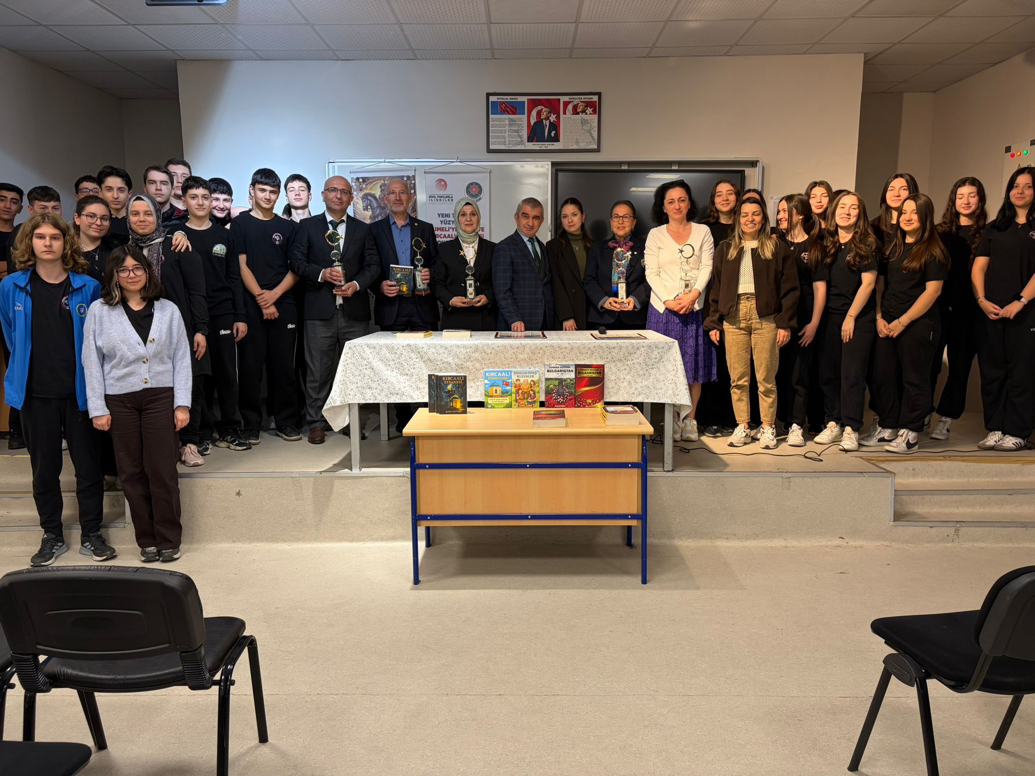 “Rumeli’ye Geçiş” Konferansı ve “Kırcaali Efsanesi” Belgeseli Gençlerle Buluştu