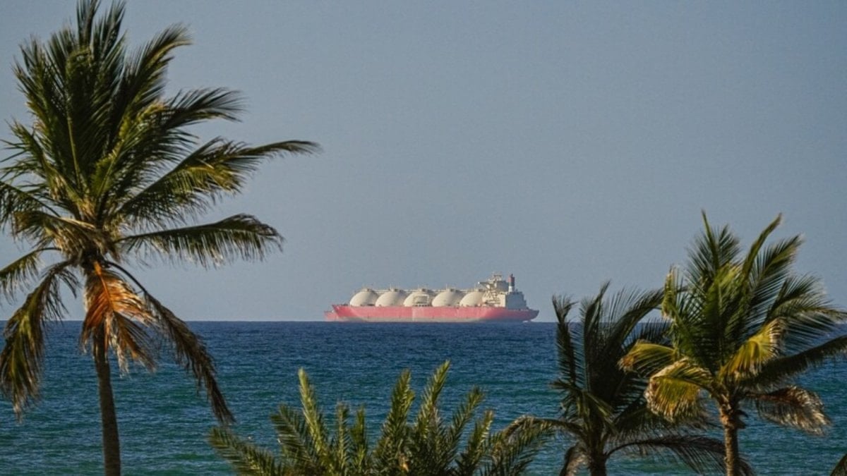 Financial Times: İran bağlantılı tankerler, ABD ablukasını aştı