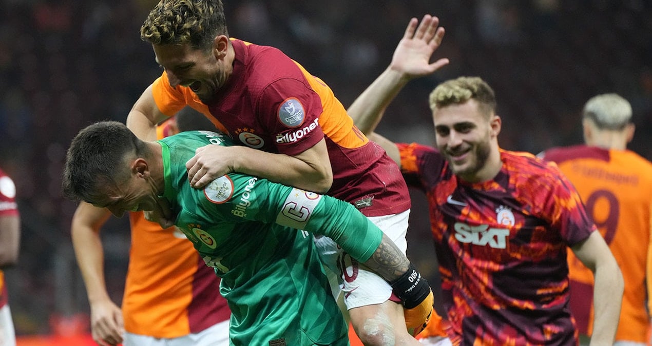 Galatasaray’da Muslera ve Mertens sürprizi