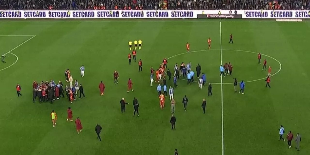 Galatasaraylı futbolcu maçtan sonra kırmızı kart gördü