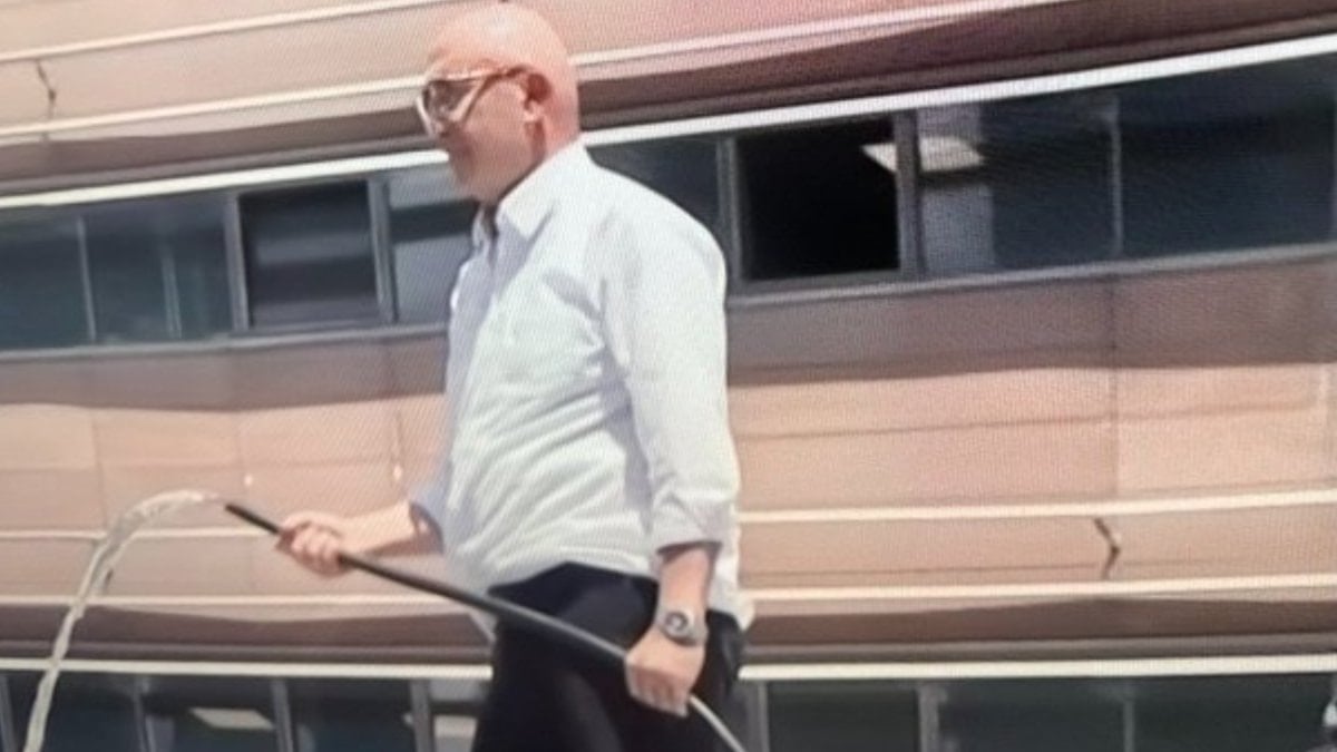 CHP Genel Merkezinde Tanal’ın Çatı Eylemi