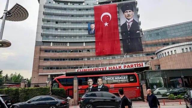 CHP Genel Merkezi Önünde Gerilim Sürüyor