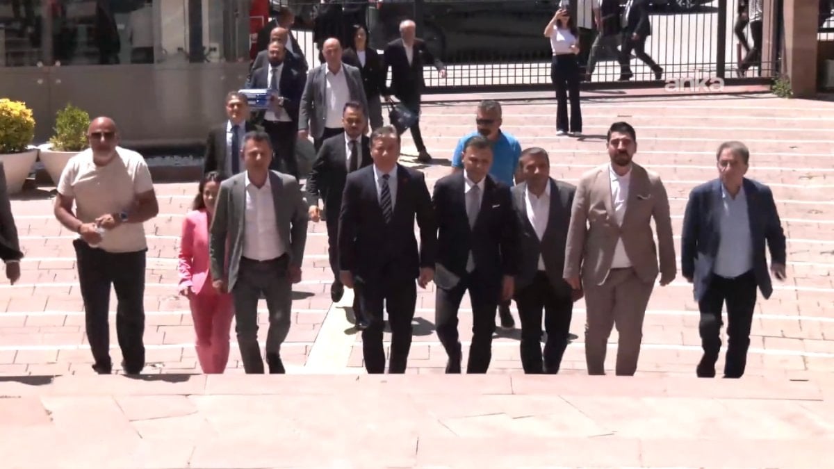 CHP’de Kurultay Krizi ve İmza Süreci