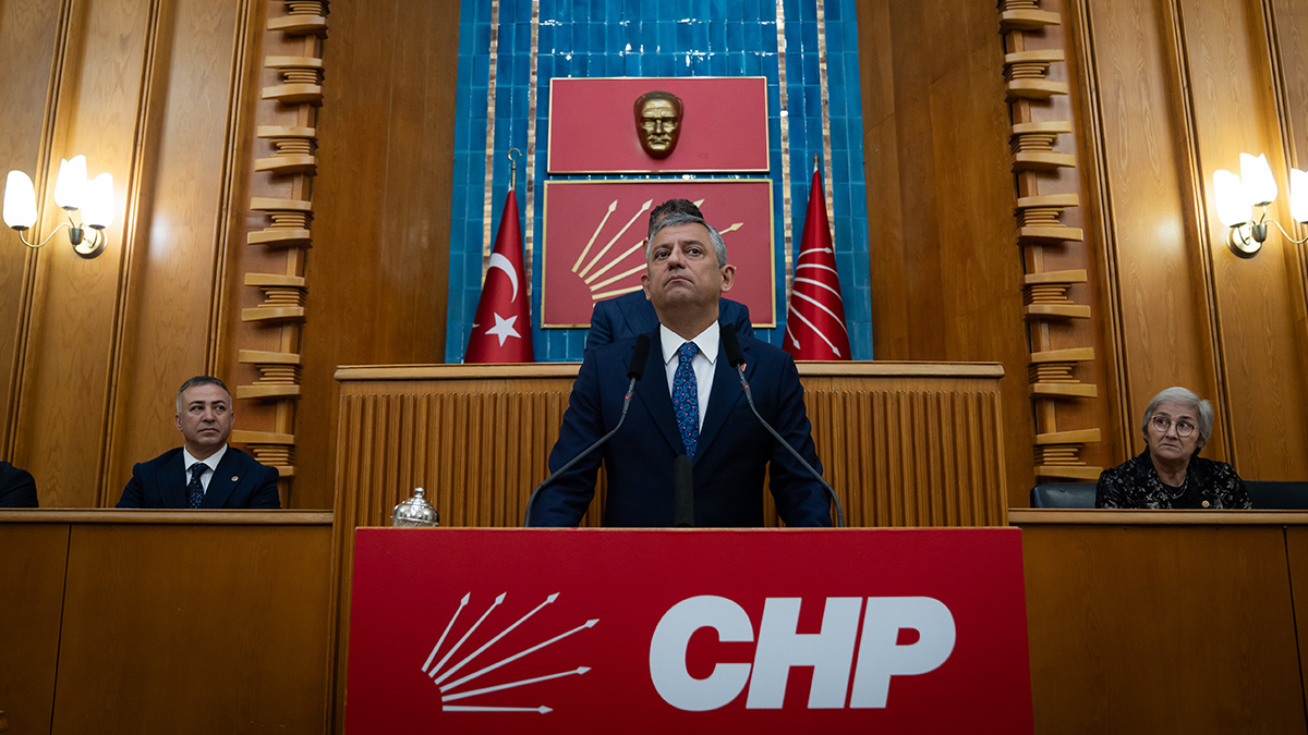 CHP’de Özel’den Kurultay ve Yönetim Çağrısı